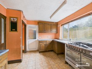 Kitchen- click for photo gallery